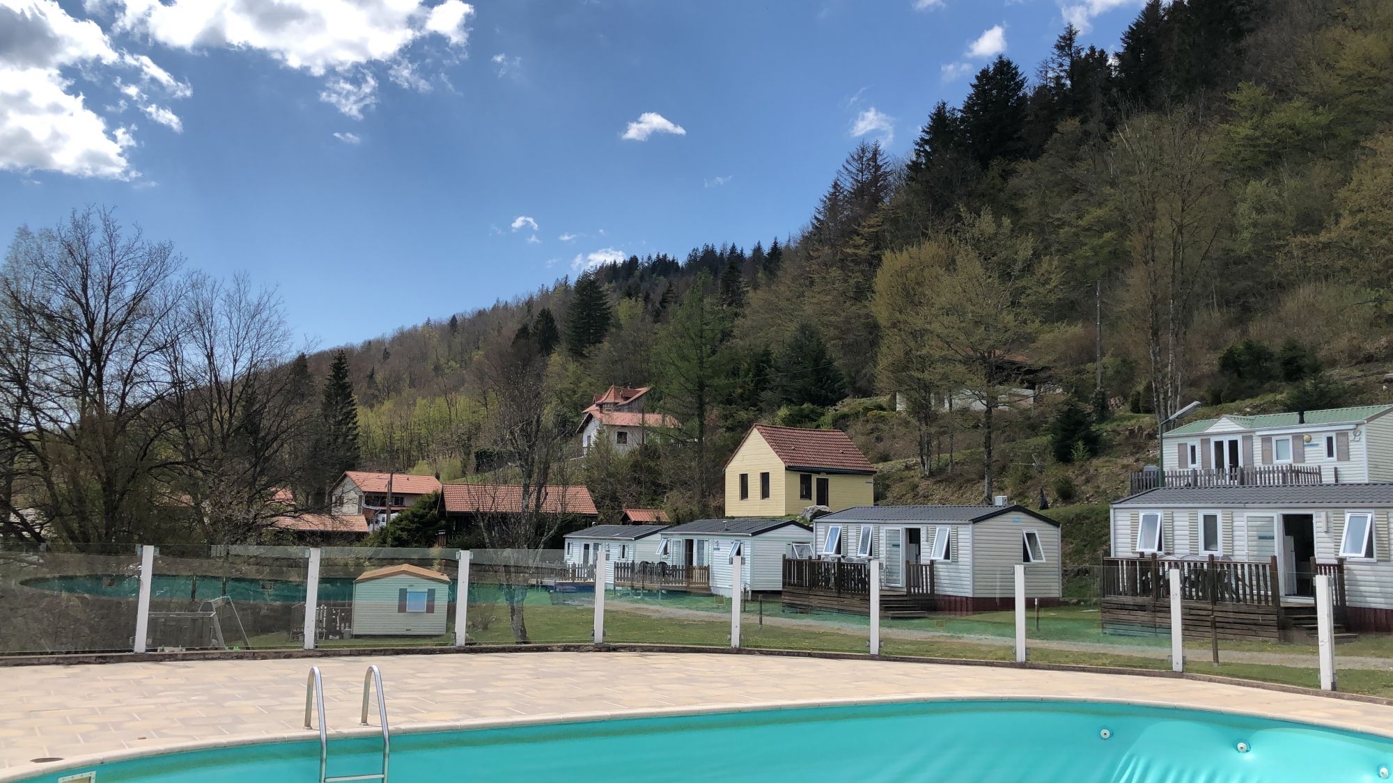 Piscine et mini-golf au camping L&#8217;Orée du Bois (Le Ménil,Vosges) Valdoie