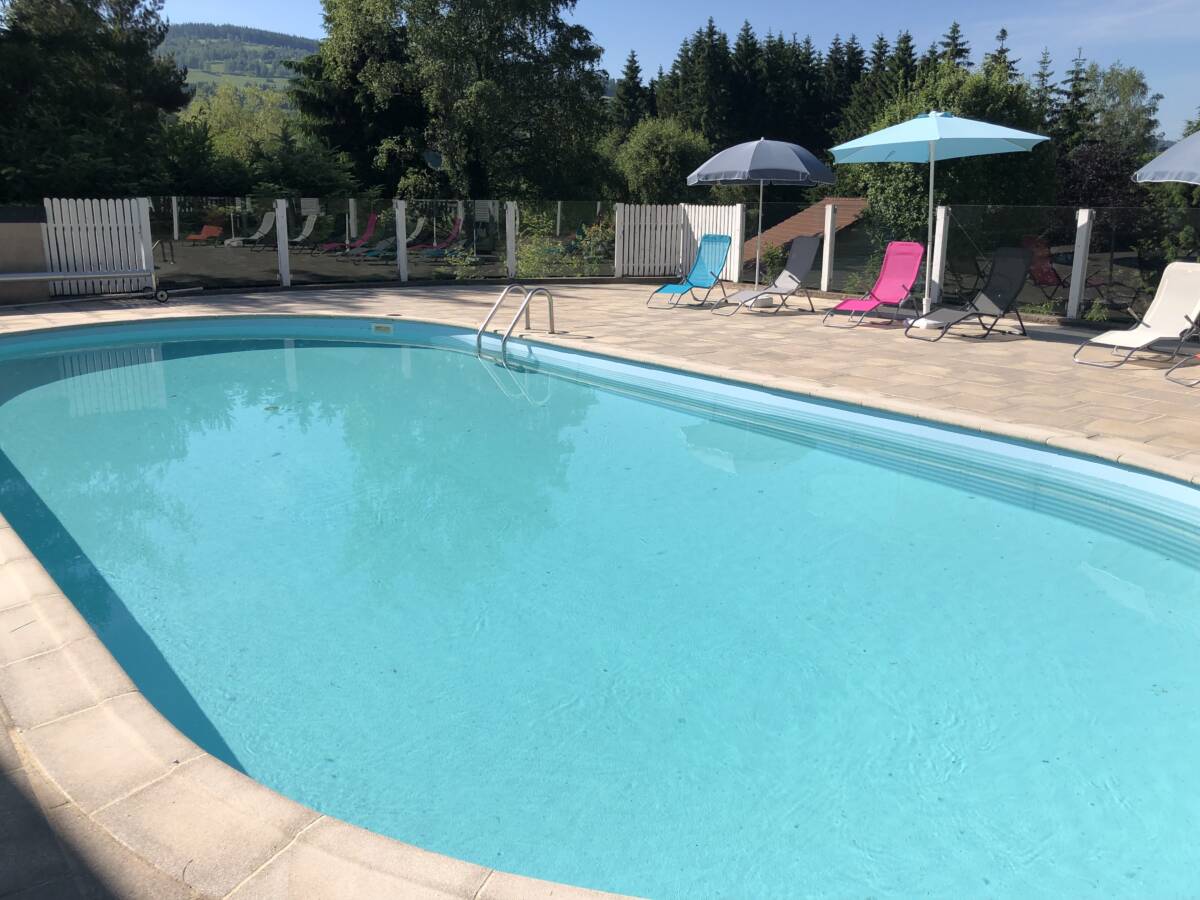 Piscine chauffée au Camping L&#8217;Orée du Bois Le Ménil Valdoie