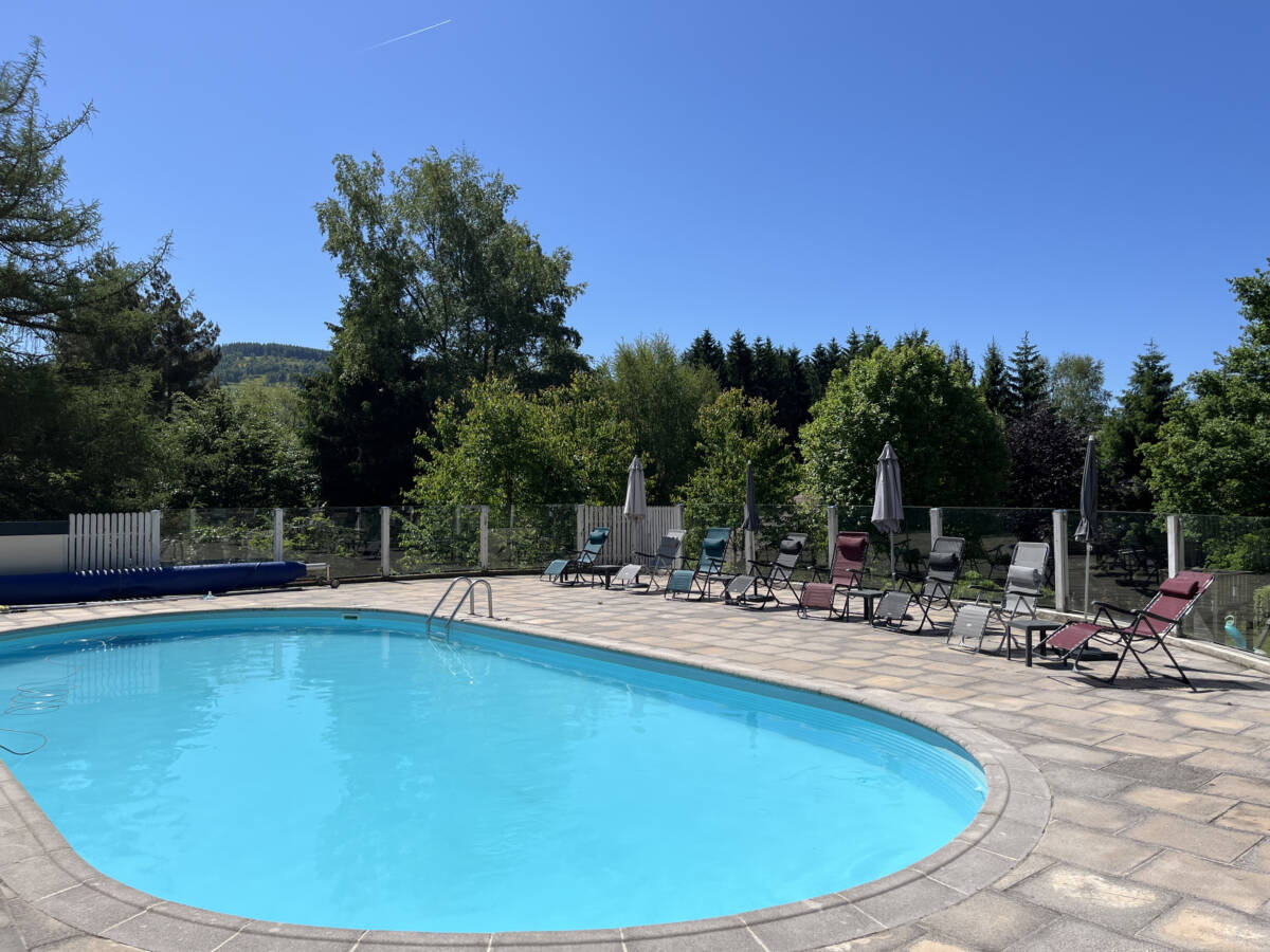 La piscine se prépare au camping Thann